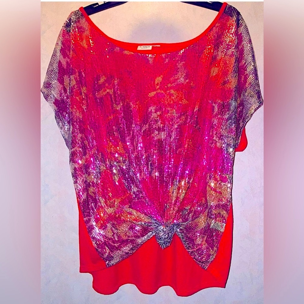 Sequin front, solid color back top w/ vibrant colors! Cute and unique!